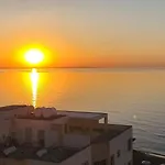 Joyscape Beachfront Апартаменты