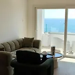 Joyscape Beachfront * Ларнака