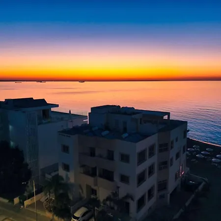 Joyscape Beachfront Daire Larnaca
