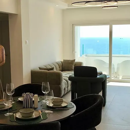 Joyscape Beachfront Daire Larnaca